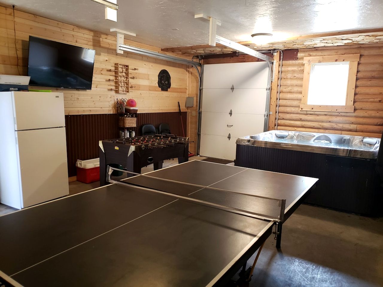Spacious Log Cabin Retreat with Game Room & Hot Tub Near Island Park, Idaho