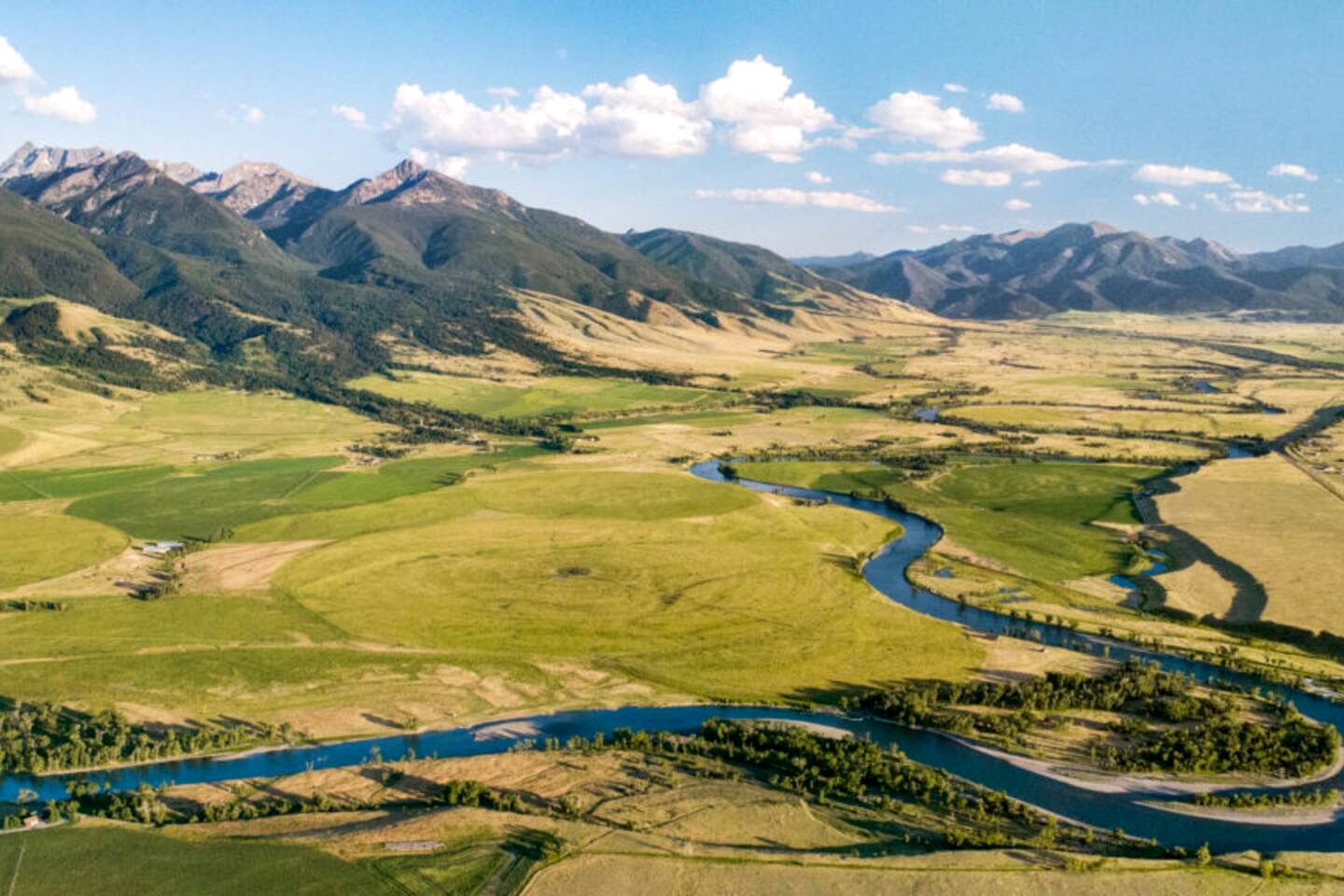 Montana Luxury Dome Stay with Panoramic Views Near Yellowstone National Park