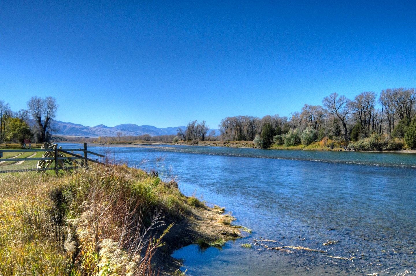 Wonderful River Cottage with Great Hiking Trails in Montana