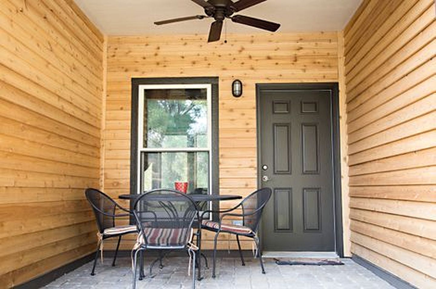 Idyllic Country Getaway for Two Guests on the Yellowstone River in Columbus, Montana