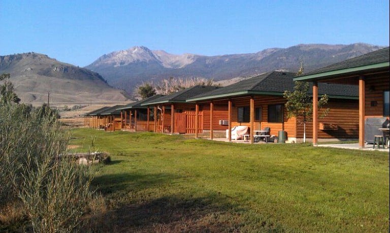 Cabins (Bozeman, Montana, United States)