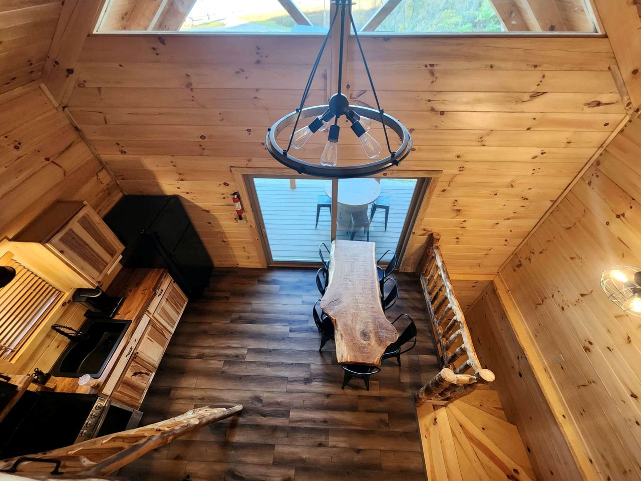 Group Friendly Cabin with Spa on the Deck near Tappan Lake in Ohio