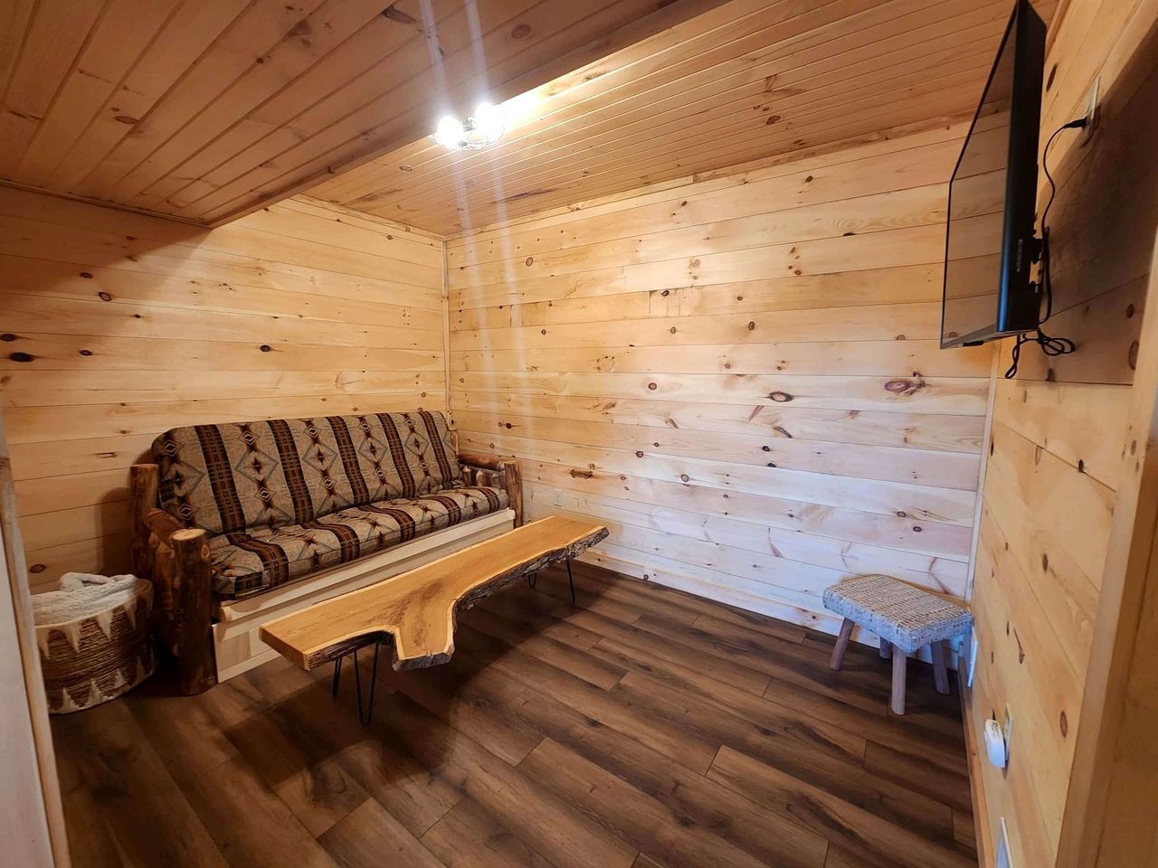 Group Friendly Cabin with Spa on the Deck near Tappan Lake in Ohio