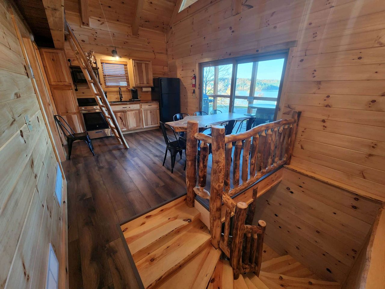 Group Friendly Cabin with Spa on the Deck near Tappan Lake in Ohio