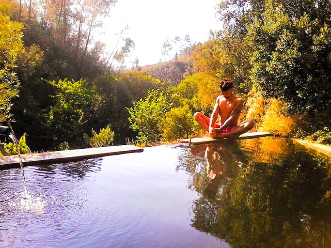 Cottages (Beira Baixo, Coimbra District, Portugal)