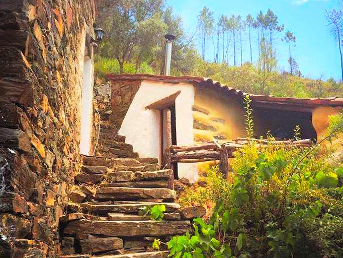 Cottages (Beira Baixo, Coimbra District, Portugal)