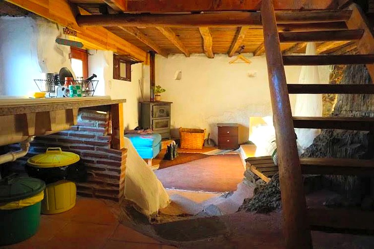 Cottages (Beira Baixo, Coimbra District, Portugal)