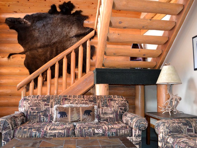 Log Cabins (Golden, British Columbia, Canada)