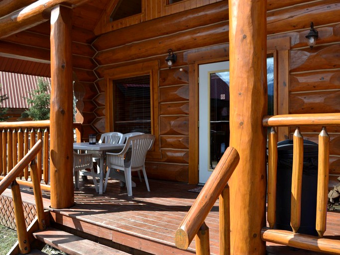 Log Cabins (Golden, British Columbia, Canada)