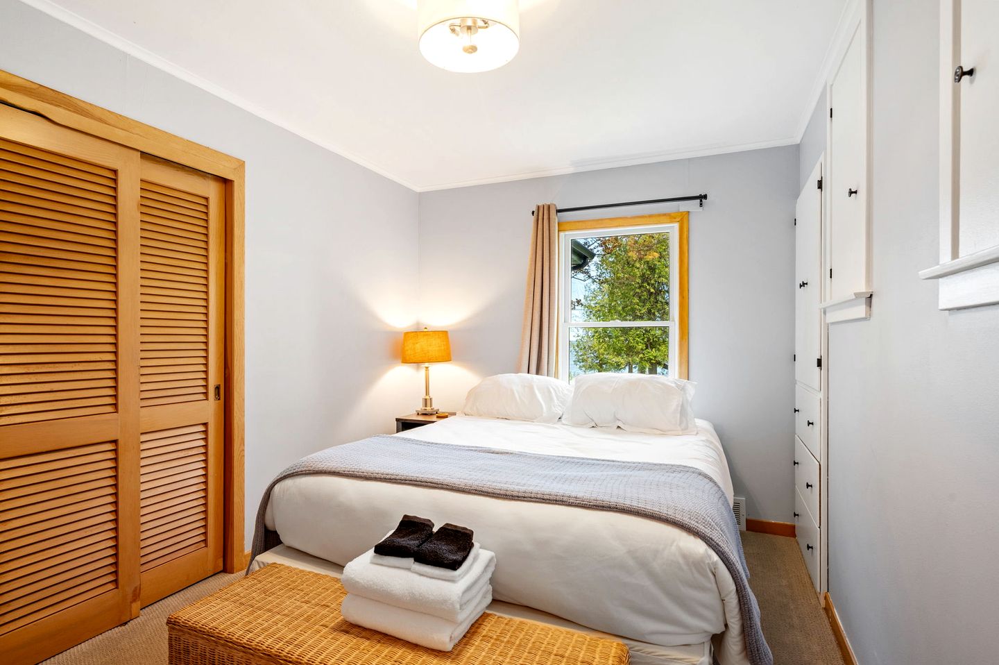 Cozy Lakefront Retreat | Fire Pit, Pet-Friendly & Scenic Views near Sturgeon Bay, WI