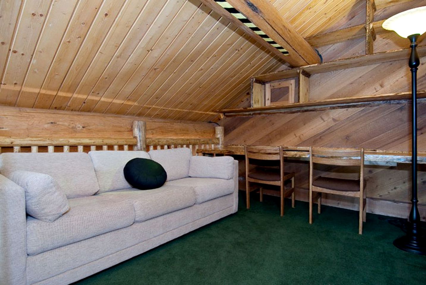 Incredible Log Cabin Getaway with Hot Tub in Yosemite, California