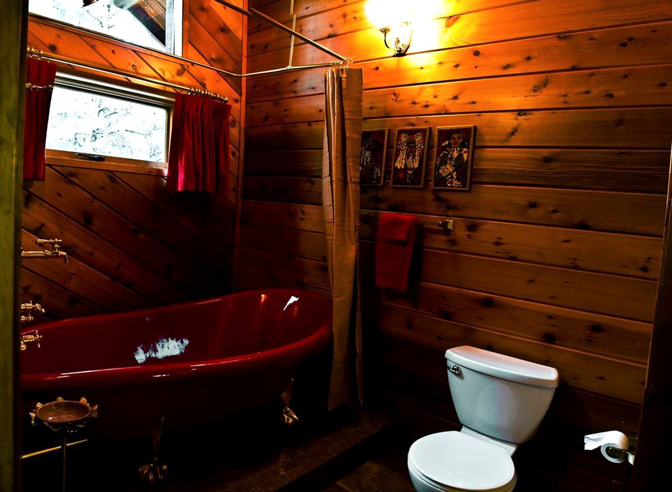 Incredible Log Cabin Getaway with Hot Tub in Yosemite, California