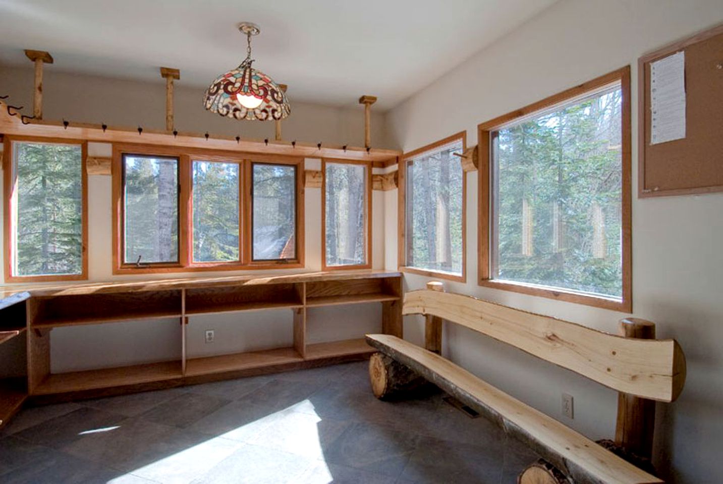 Incredible Log Cabin Getaway with Hot Tub in Yosemite, California