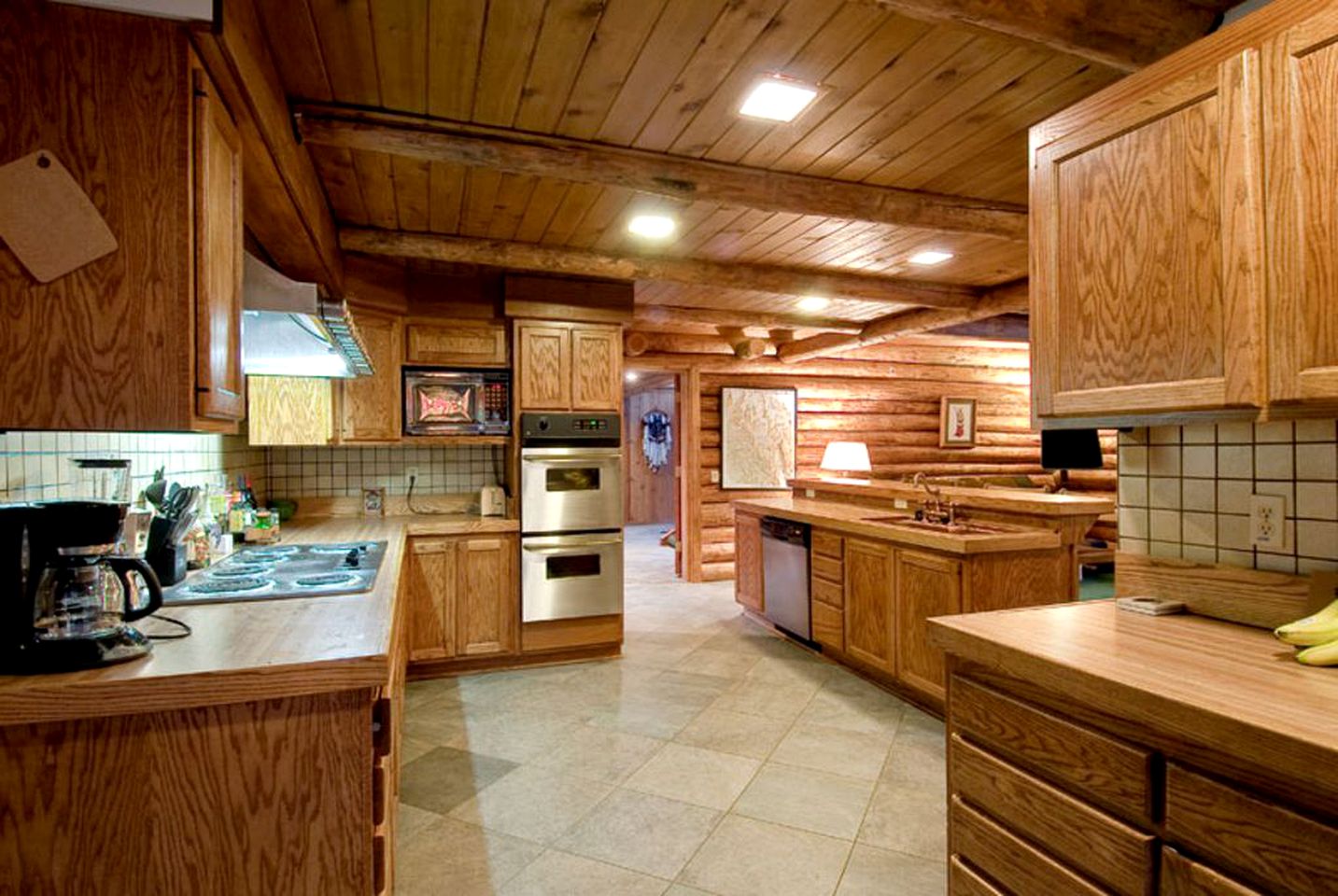 Incredible Log Cabin Getaway with Hot Tub in Yosemite, California