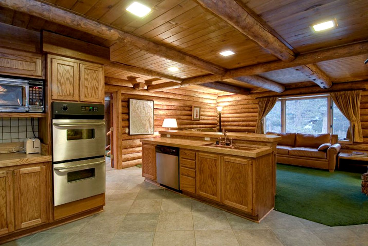 Incredible Log Cabin Getaway with Hot Tub in Yosemite, California