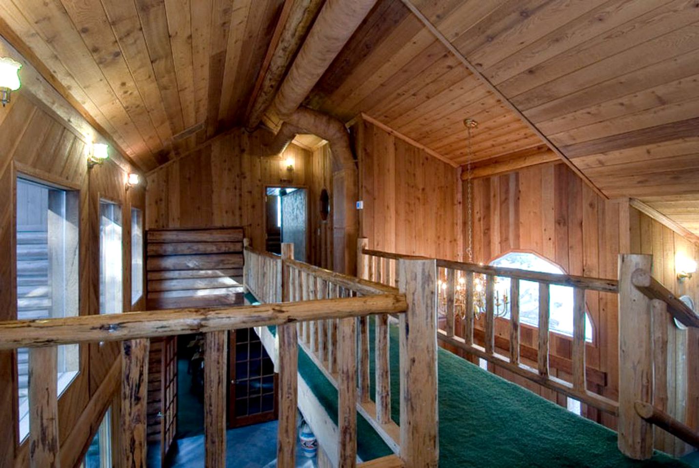 Incredible Log Cabin Getaway with Hot Tub in Yosemite, California