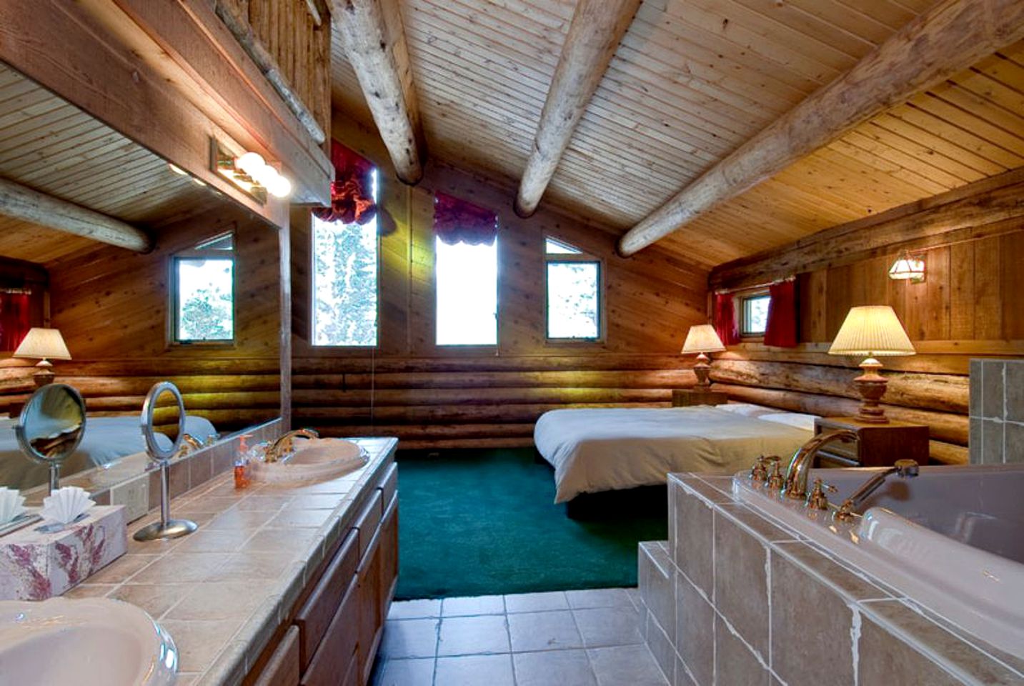 Incredible Log Cabin Getaway with Hot Tub in Yosemite, California