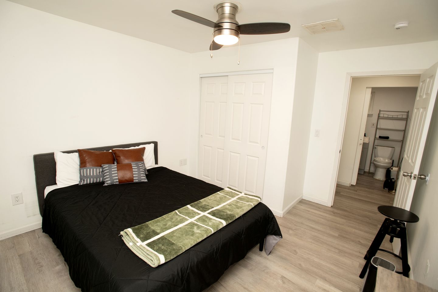 Cozy Nature-Filled Home with Garden & Night Sky Views Near Yosemite Tioga Pass, Groveland CA