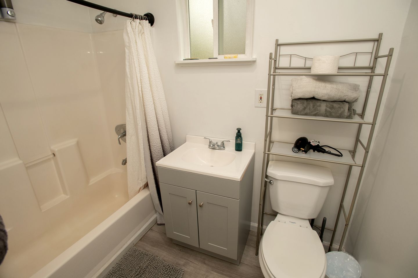 Cozy Nature-Filled Home with Garden & Night Sky Views Near Yosemite Tioga Pass, Groveland CA