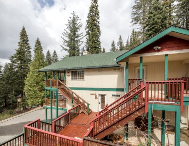 Cabins (Yosemite Park, California, United States)