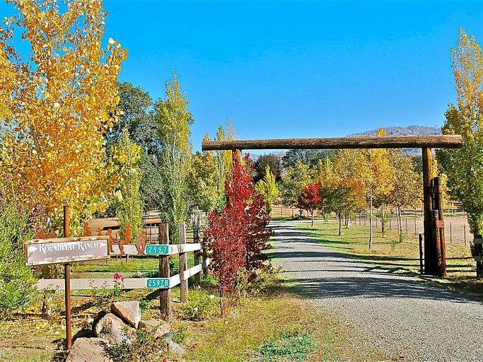 Cabins (Catheys Valley, California, United States)