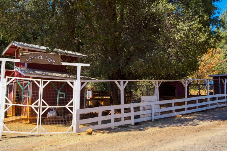 Caravans (Groveland, California, United States)