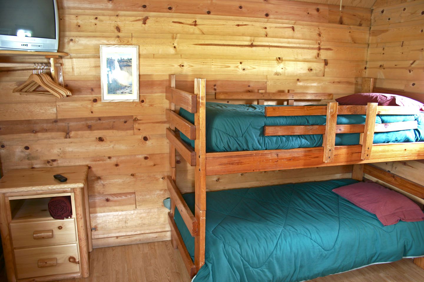 Affordable Vacation Cabin Rentals with Shared Pool near Yosemite National Park
