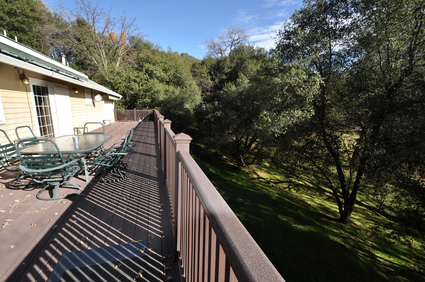 Spectacular Villa with Bathtub, Fireplace, Swimming Pool, Pool Table and Tennis Court in Lake Lodge Beach, California