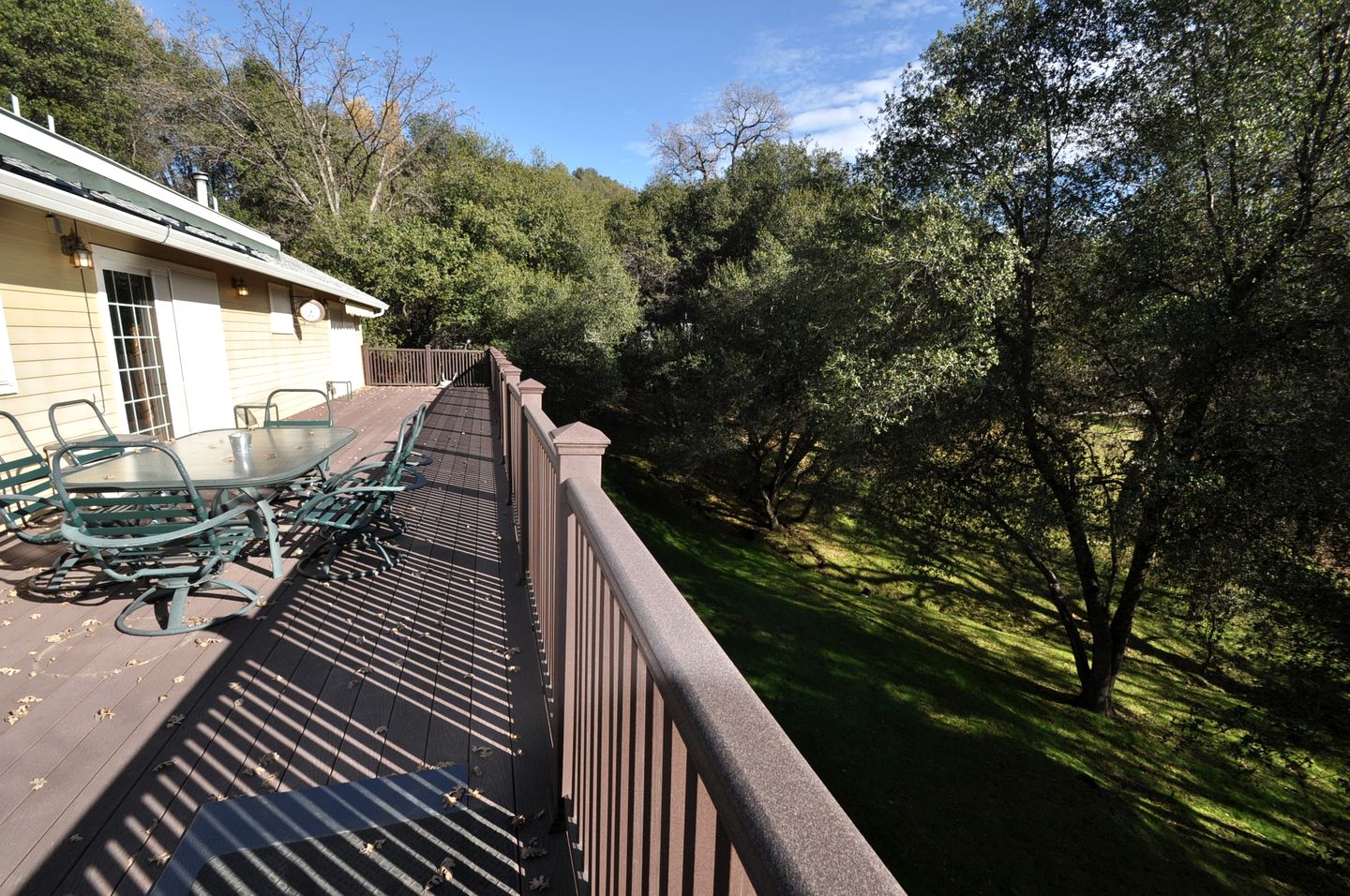 Spectacular Villa with Bathtub, Fireplace, Swimming Pool, Pool Table and Tennis Court in Lake Lodge Beach, California