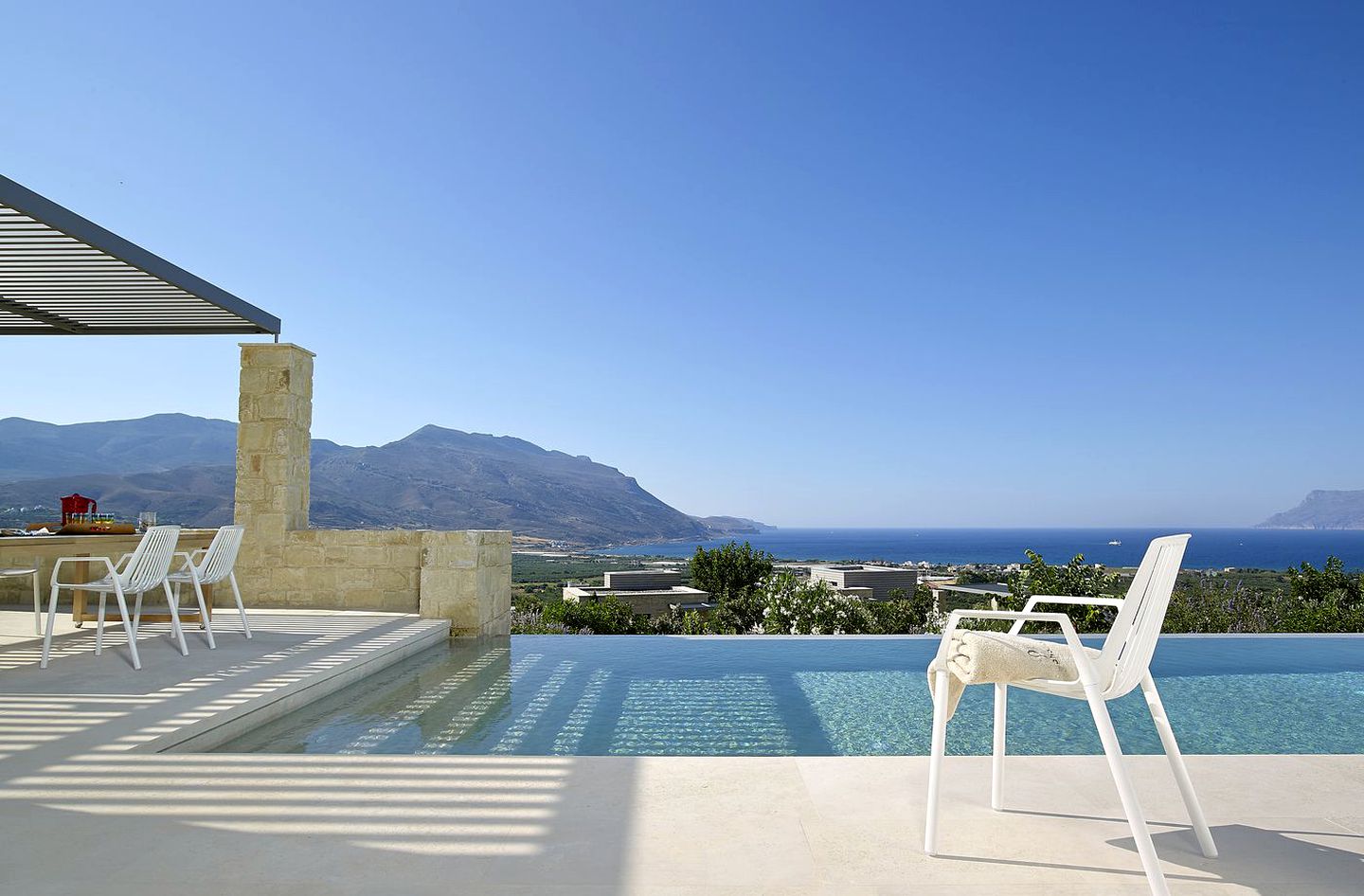 Fantastic Two-Story Villa with an Infinity Pool near Kissamos, Crete