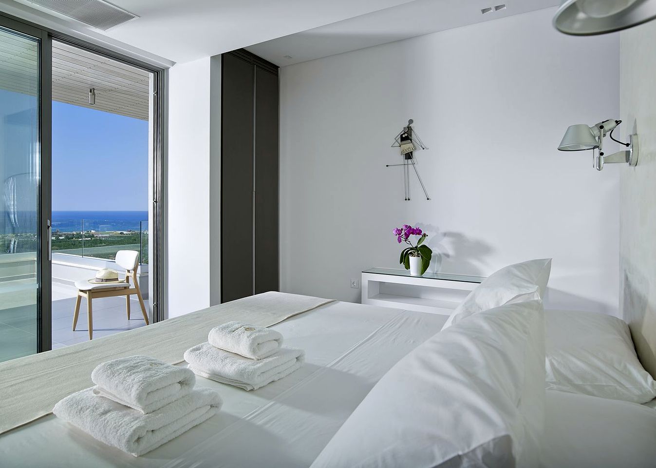 Fantastic Two-Story Villa with an Infinity Pool near Kissamos, Crete