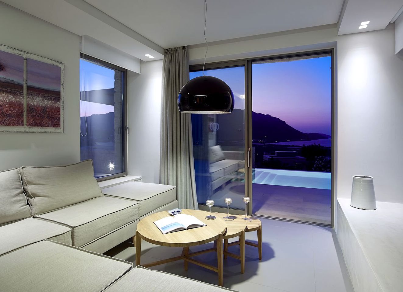 Fantastic Two-Story Villa with an Infinity Pool near Kissamos, Crete