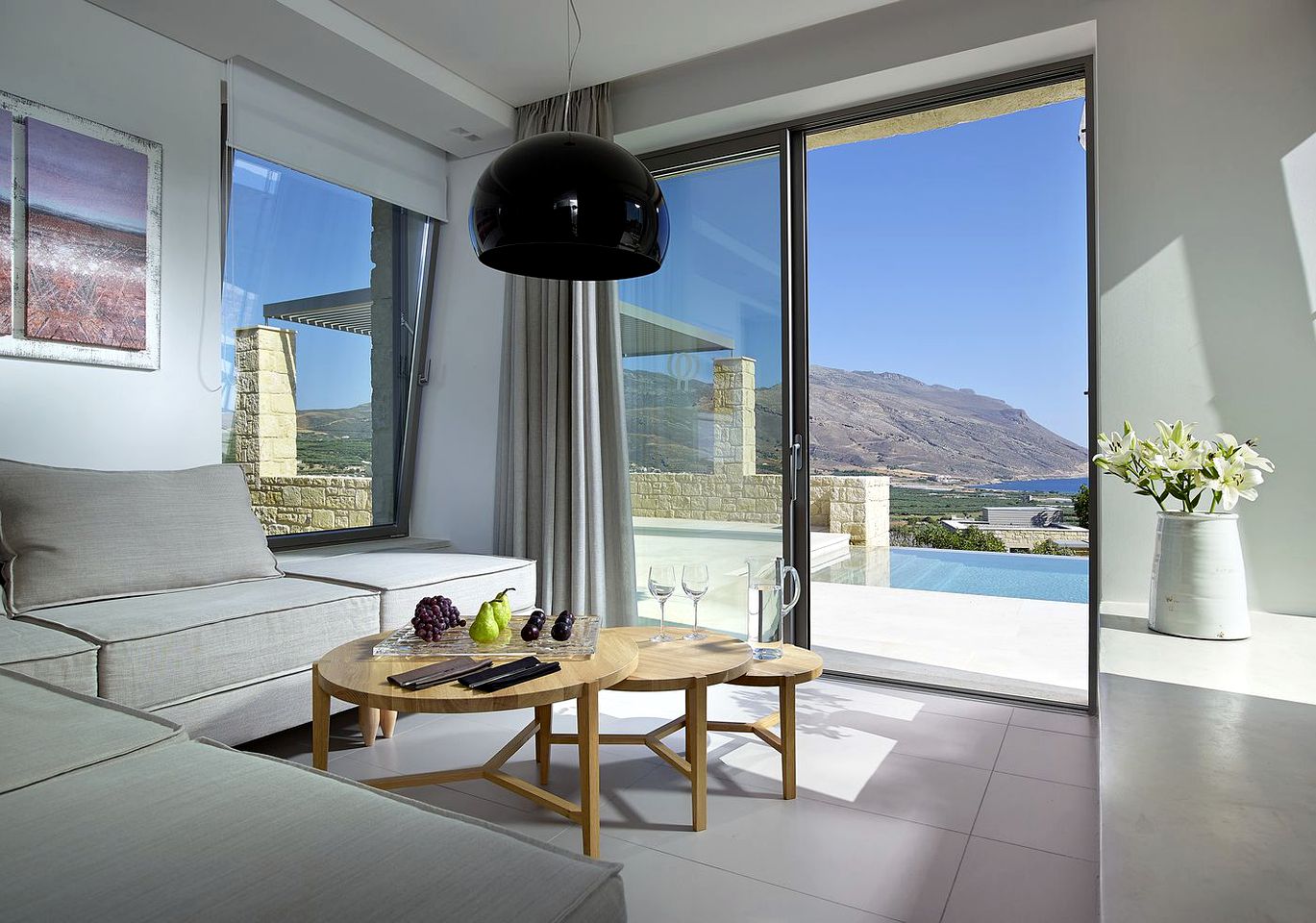 Fantastic Two-Story Villa with an Infinity Pool near Kissamos, Crete