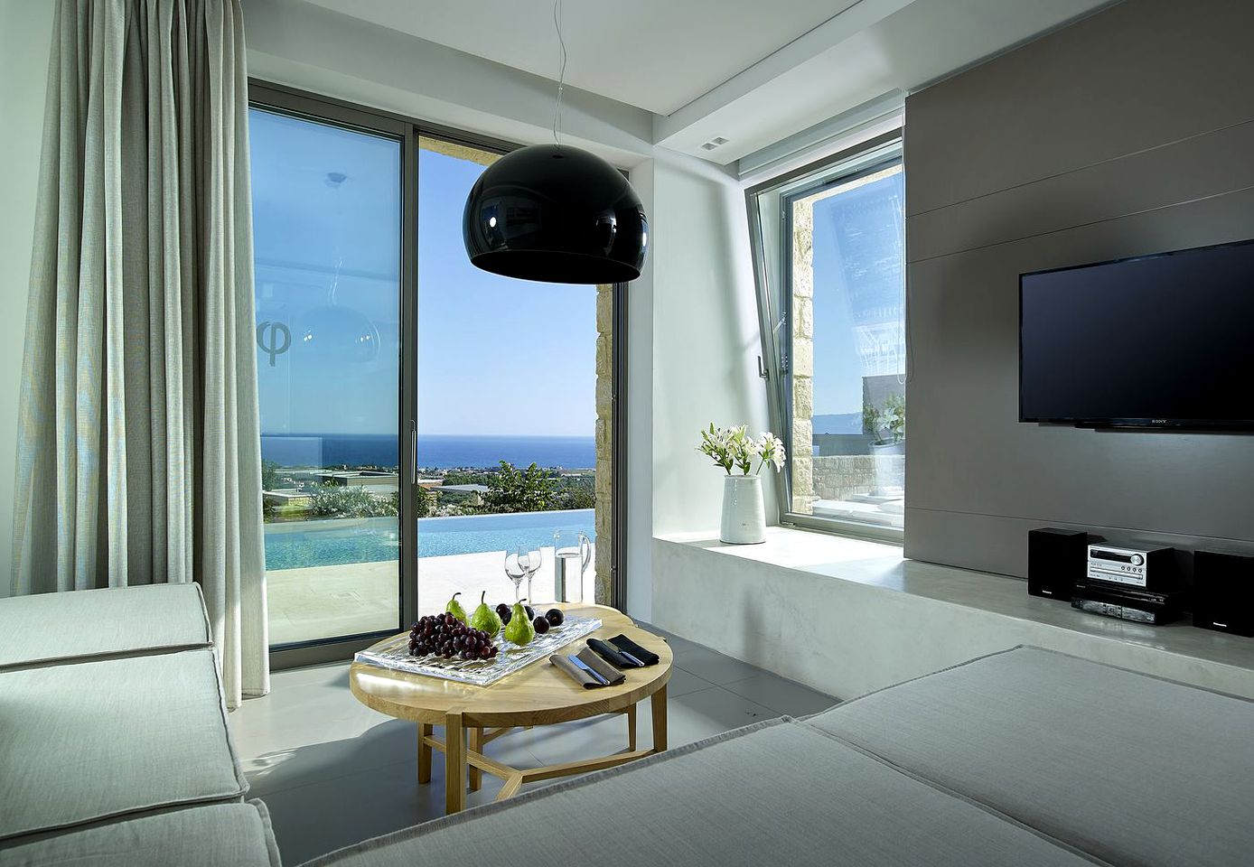 Fantastic Two-Story Villa with an Infinity Pool near Kissamos, Crete