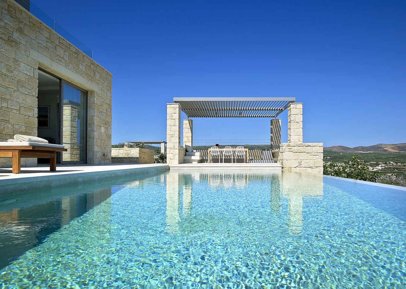 Fantastic Two-Story Villa with an Infinity Pool near Kissamos, Crete