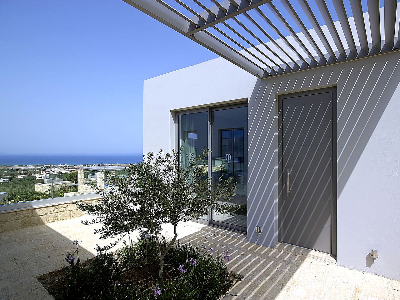 Fantastic Two-Story Villa with an Infinity Pool near Kissamos, Crete
