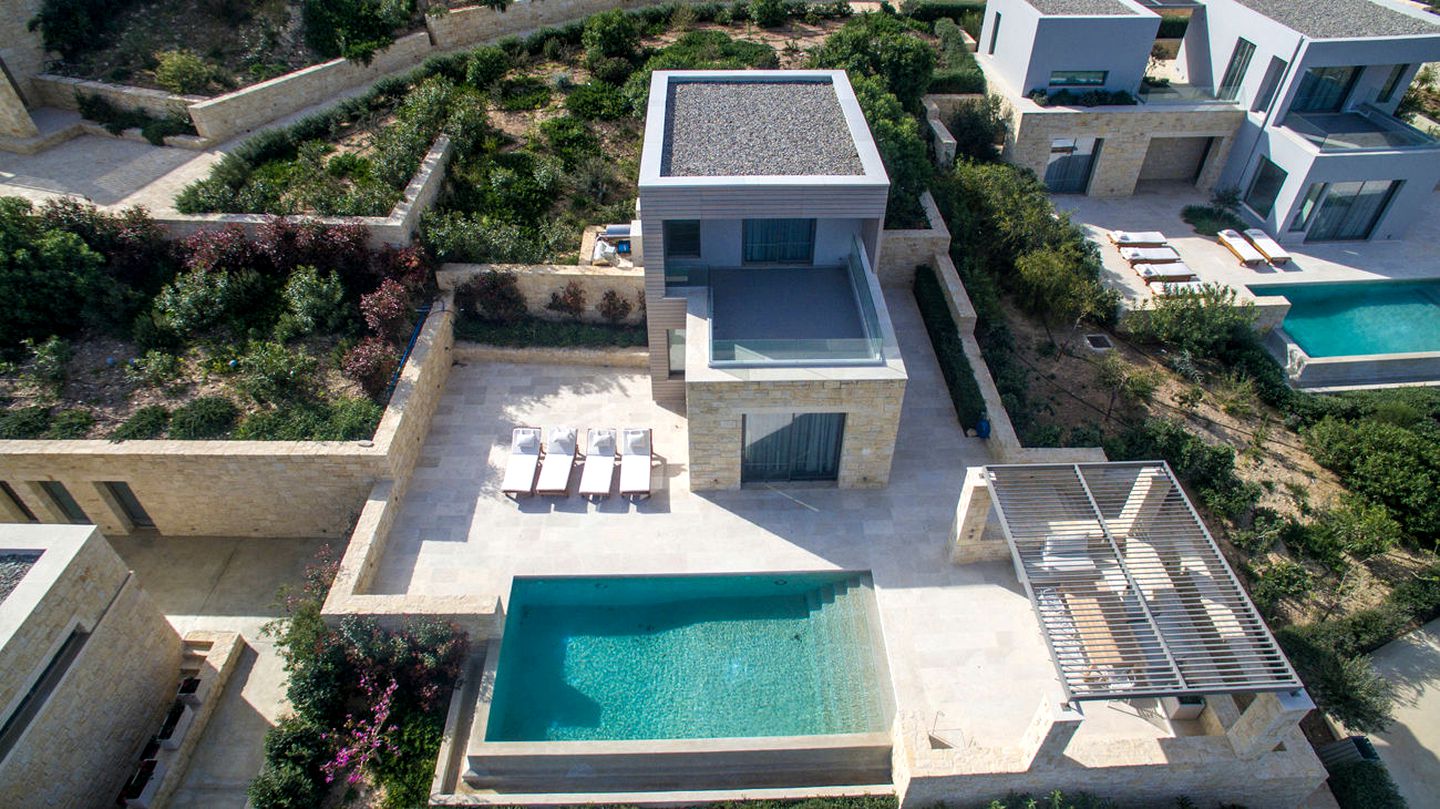 Fantastic Two-Story Villa with an Infinity Pool near Kissamos, Crete