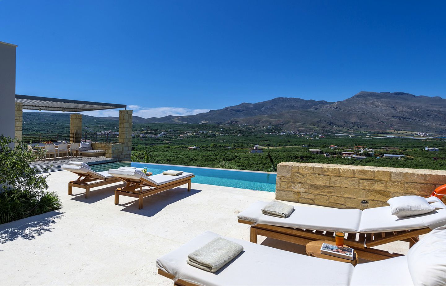 Incredible Getaway Villa with a Heated Pool near Kissamos, Crete