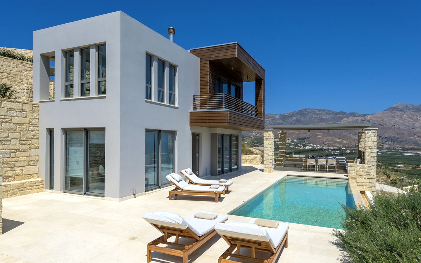 Modern Luxury Villa with an Infinity Pool near Kissamos, Crete