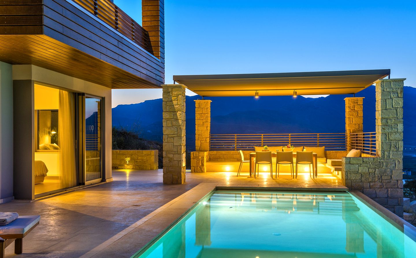 Modern Luxury Villa with an Infinity Pool near Kissamos, Crete