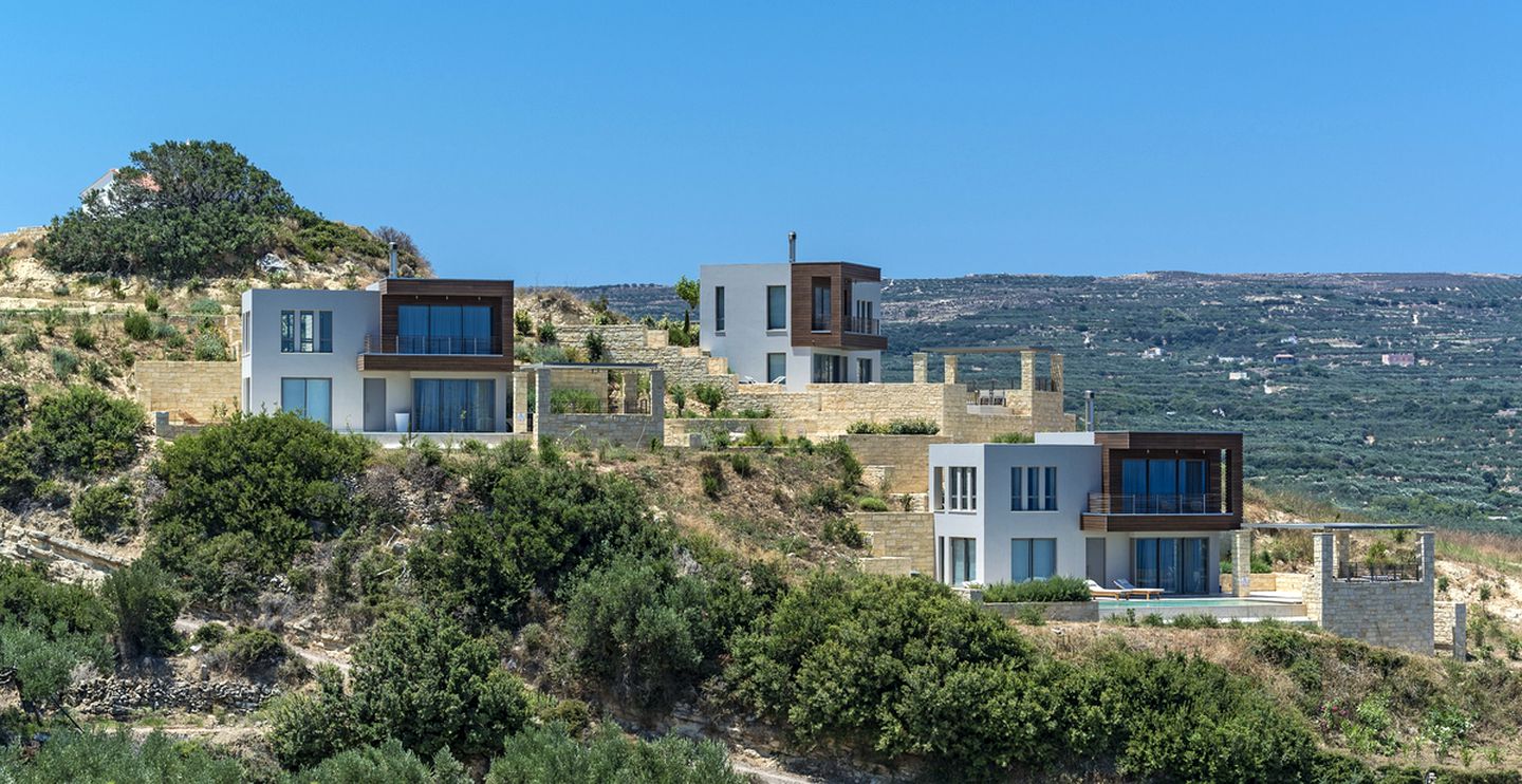 Modern Luxury Villa with an Infinity Pool near Kissamos, Crete