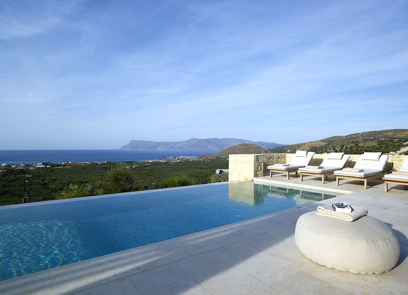 Stunning Villa Getaway with an Infinity Pool Overlooking the Aegean Sea near Kissamos, Crete