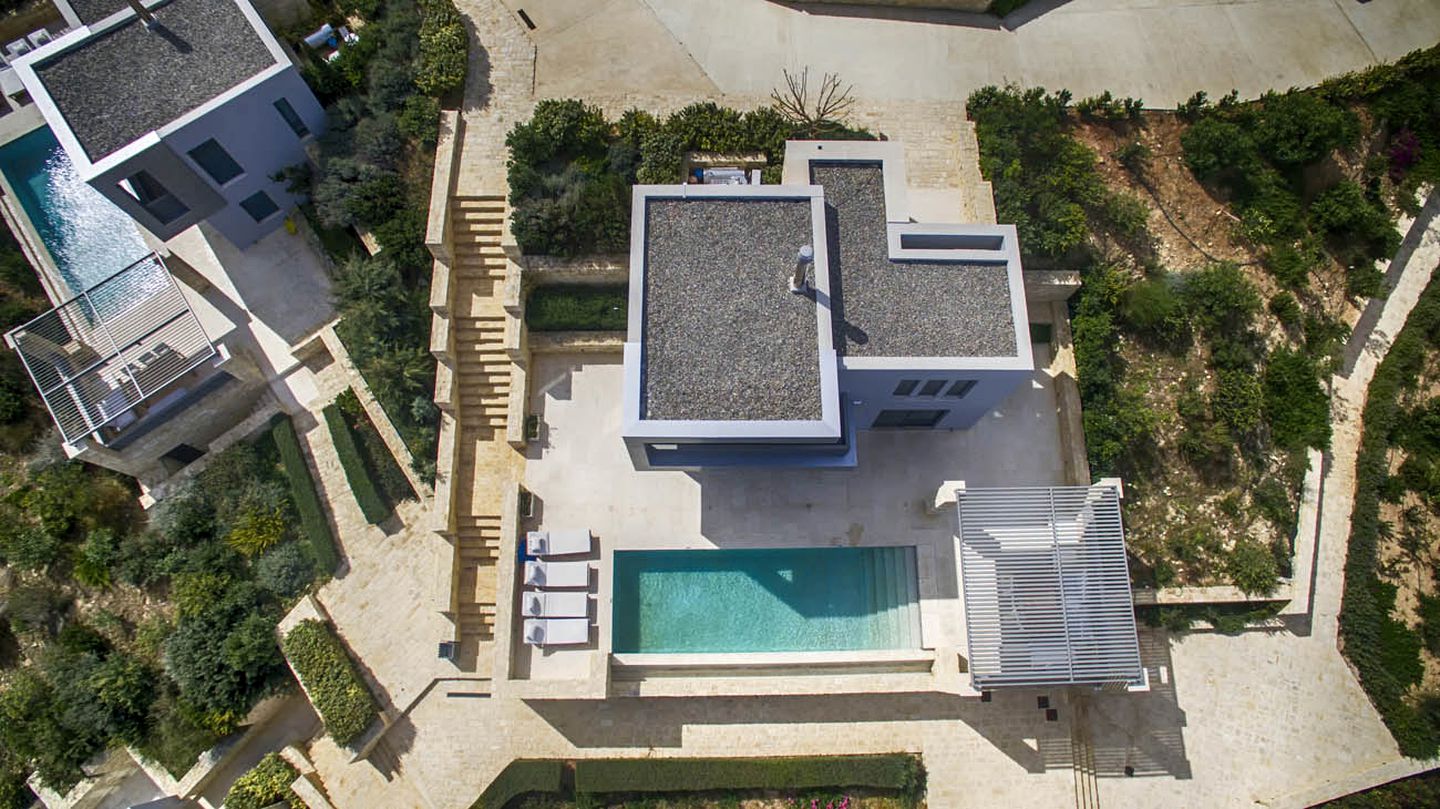 Stunning Villa Getaway with an Infinity Pool Overlooking the Aegean Sea near Kissamos, Crete