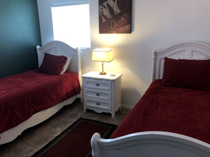 Your Getaway Home Overlooking Lake 4 Bed Home, Vacation Rentals, Haines