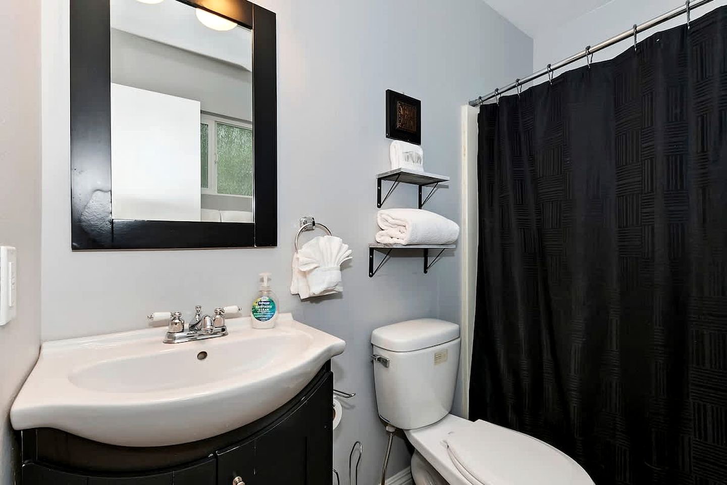 Your Romantic Getaway: Cozy Cabin with Hot Tub in Big Bear