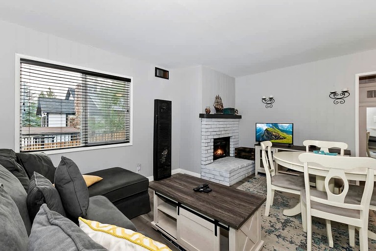 Cabins (United States of America, Big Bear Lake, California)