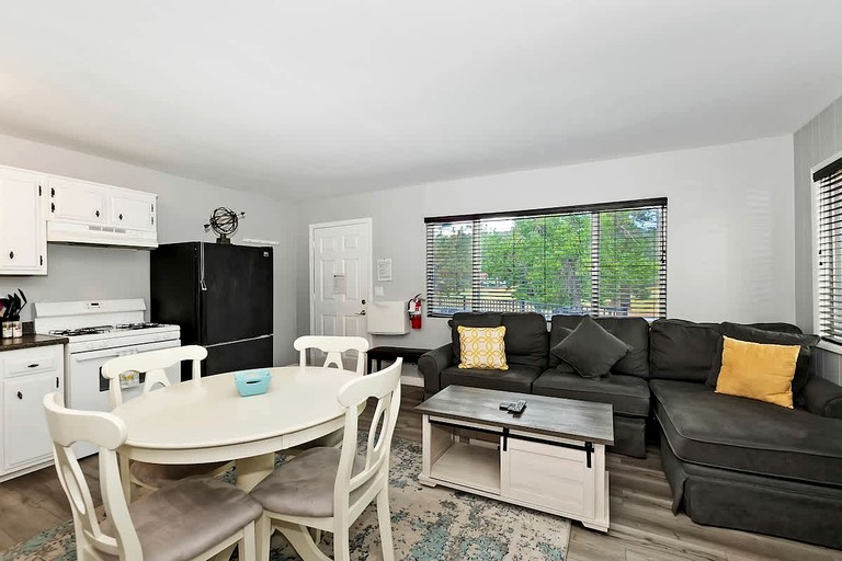 Cabins (United States of America, Big Bear Lake, California)