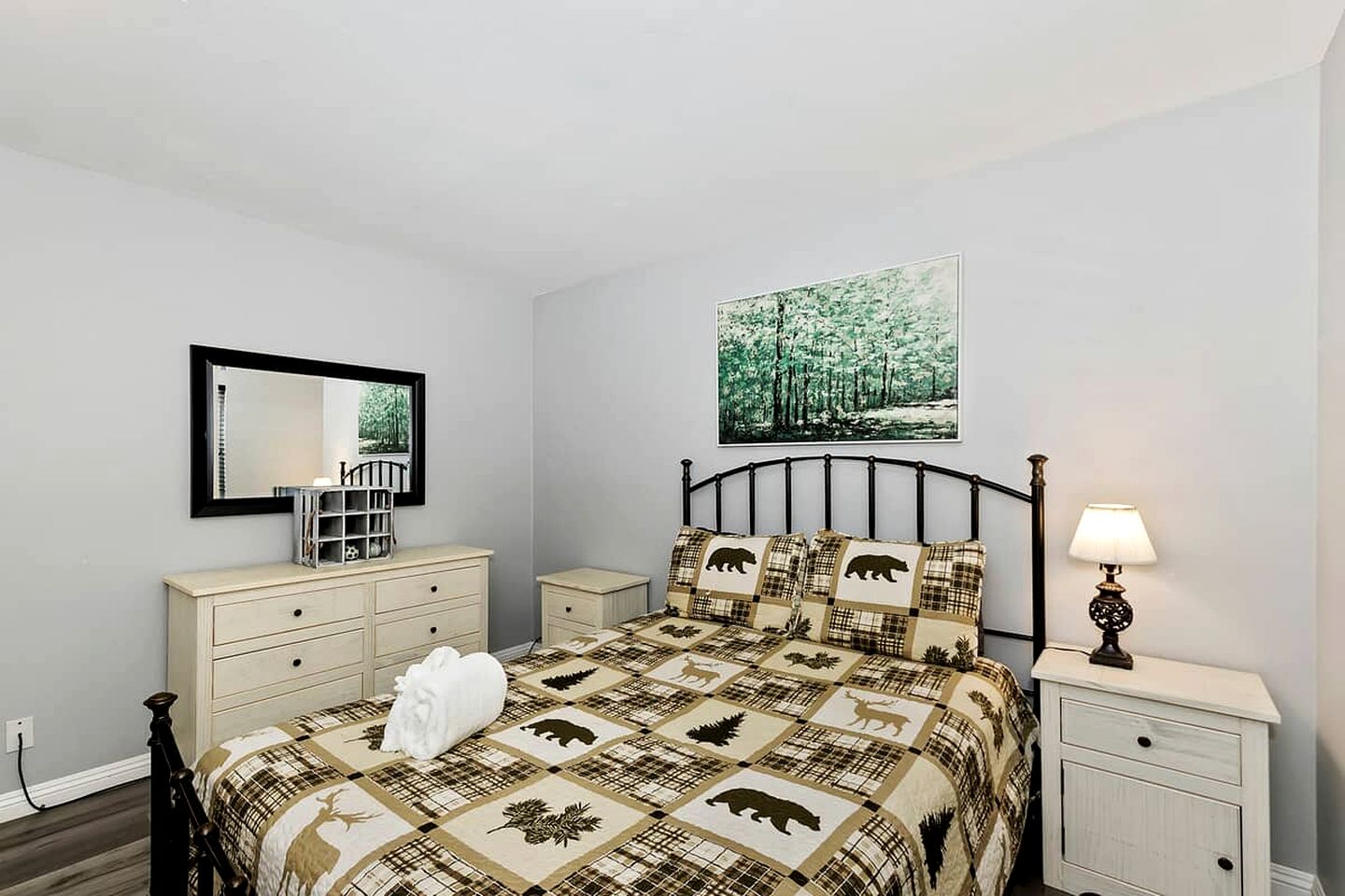 Your Romantic Getaway: Cozy Cabin with Hot Tub in Big Bear