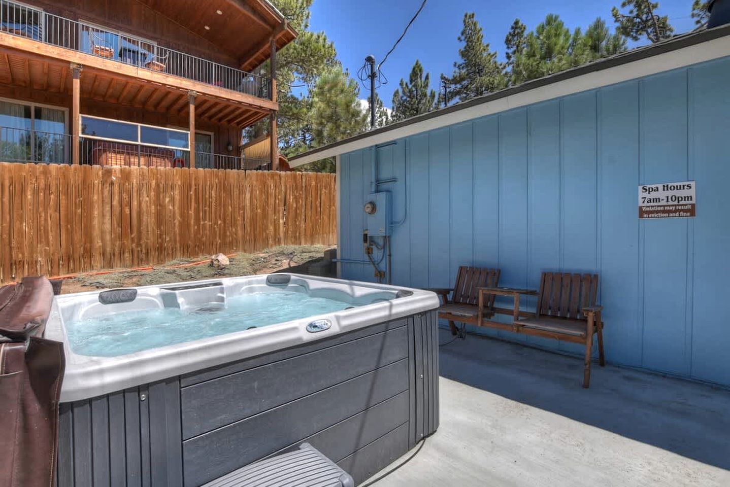 Your Romantic Getaway: Cozy Cabin with Hot Tub in Big Bear