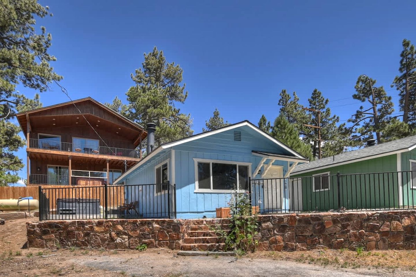 Your Romantic Getaway: Cozy Cabin with Hot Tub in Big Bear